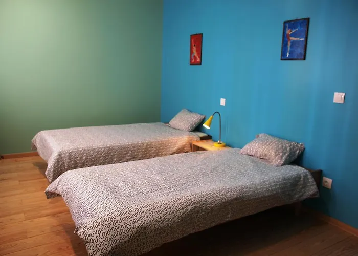 107 Rosario, Konukevi